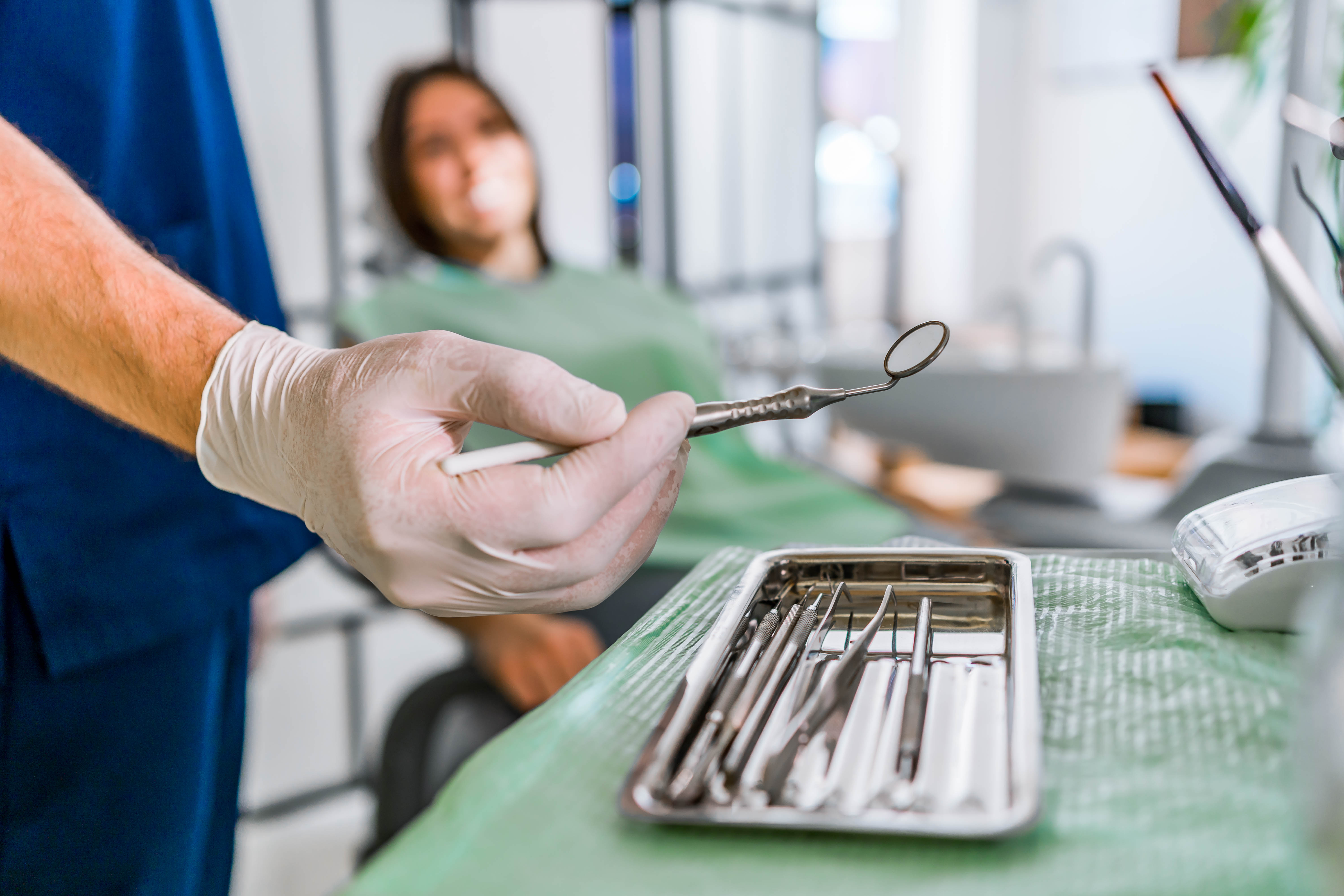 zena kod stomatologa